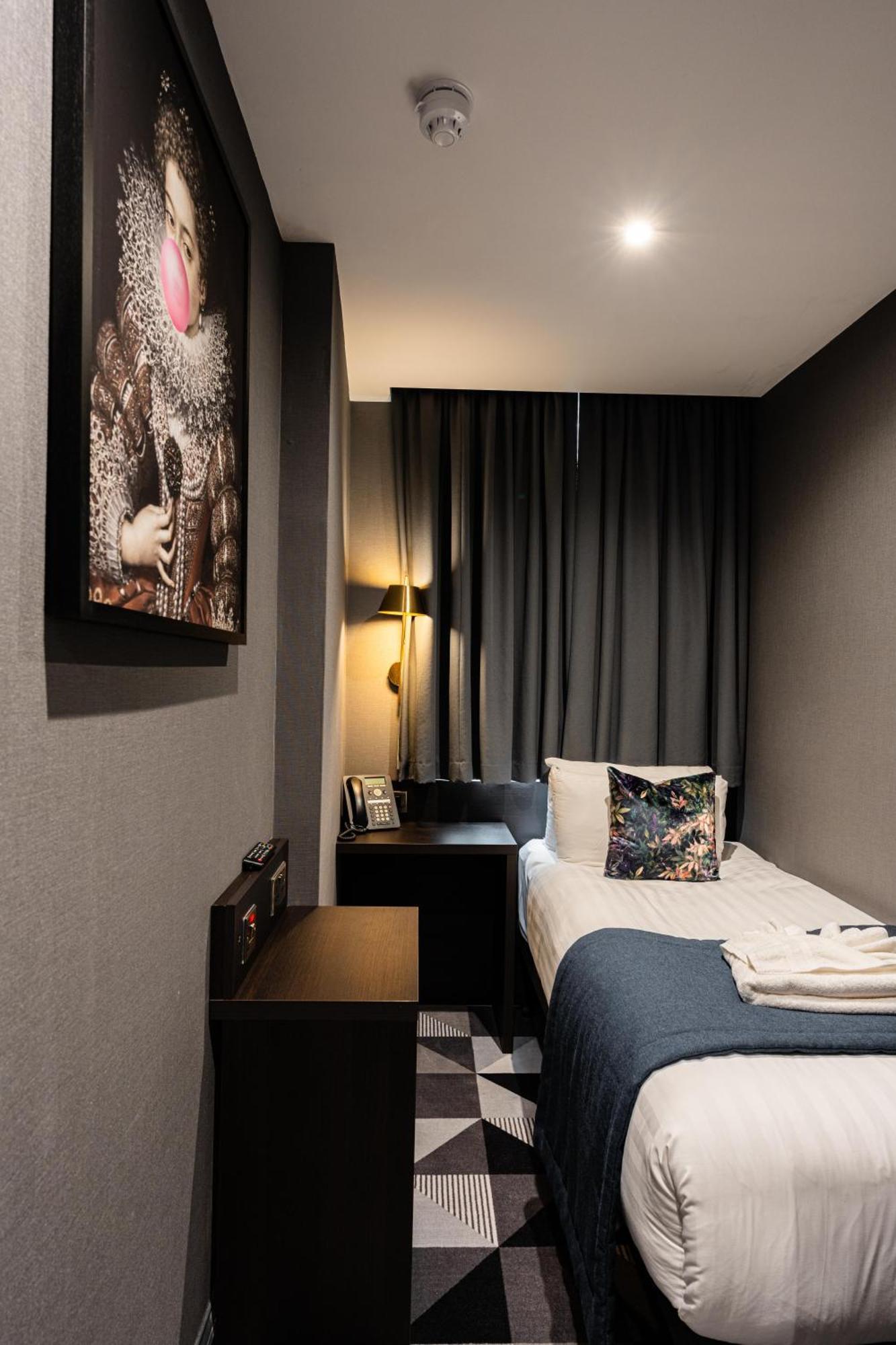 The House On Warwick Hotel London Exterior photo
